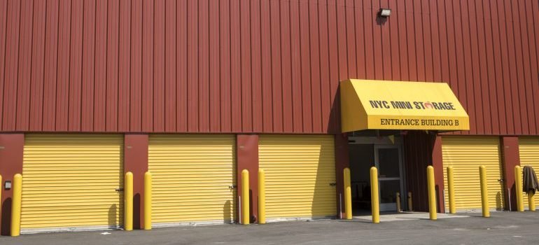NYC Mini Storage facility outside.
