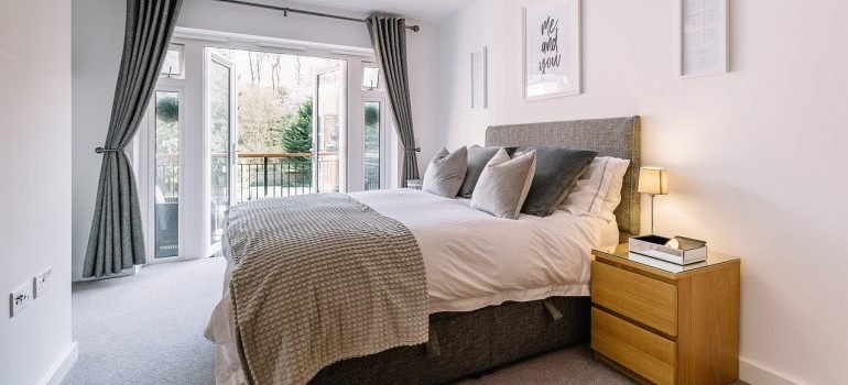 A minimalist bedroom to enjoy after you rent storage in NYC.