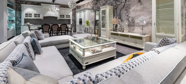 A modern living room, with items that can fit in short term furniture storage NYC.