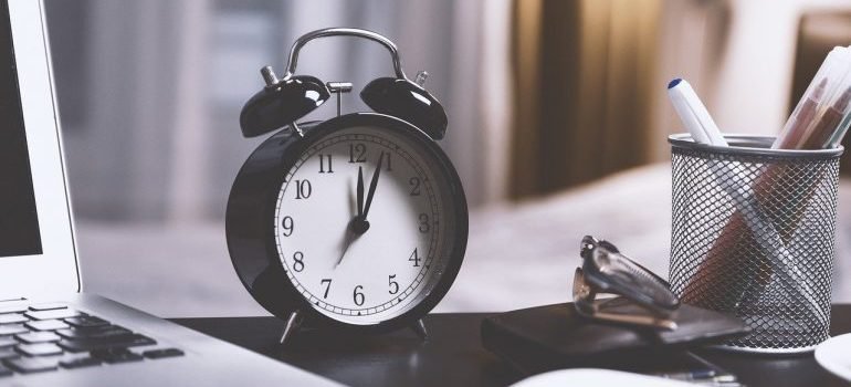 A black alarm clock