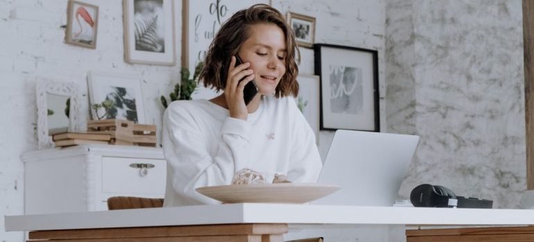 A woman asking her friend to help her organize a Christmas Eve celebration over the phone.
