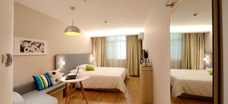 one bedroom apartment clean