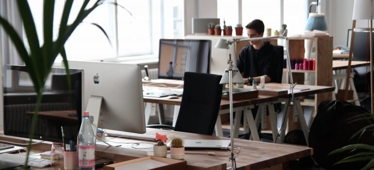Guide to office storage can facilitate the movinjg process