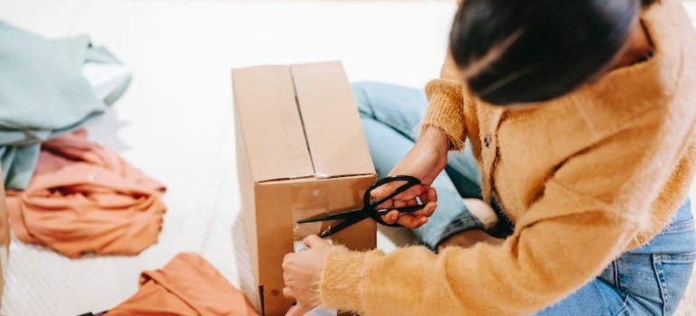 Best way to pack clothes when relocating