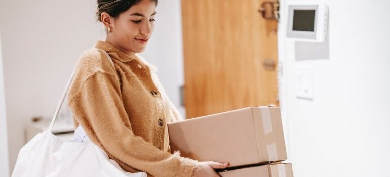 A woman carrying boxes.