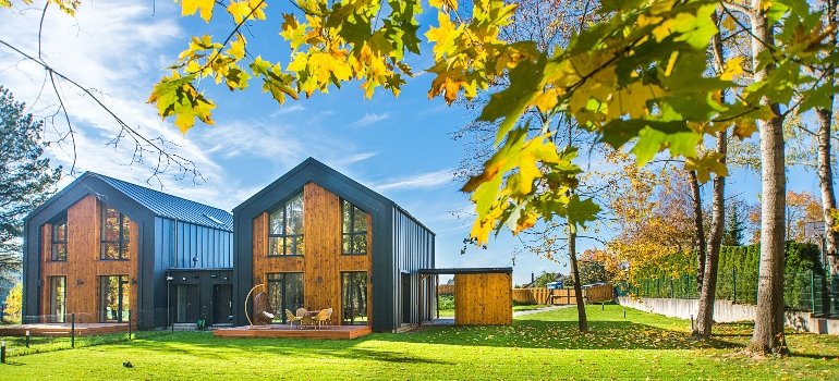 A house on Long Island with a yard