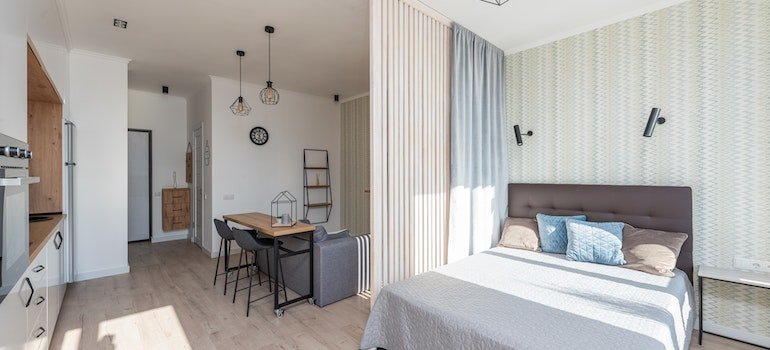 A small apartment with modern looking furniture in Manhattan.