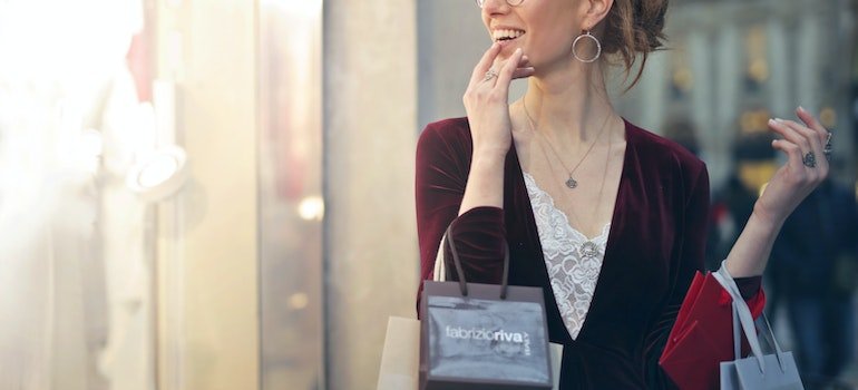 Women carrying tote bags