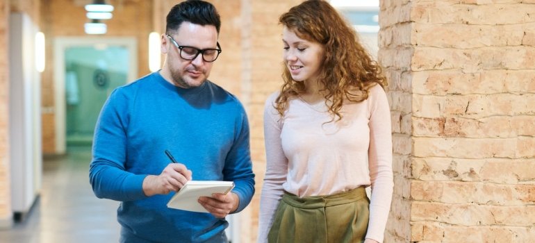 peoploe Choosing the Right Storage Unit for Your Business