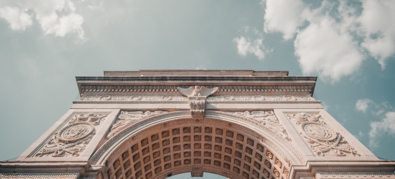 Washington Square Park monument, visiting which is one of the greatest things to do this fall in NYC.