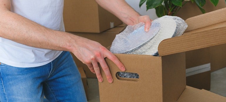 A person packing plates.