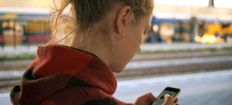 A person using a smartphone to reserve storage units Eastchester locals recommend