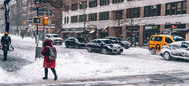 A busy NYC street during the winter