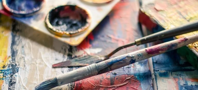 Two paint brushes near paint pallet