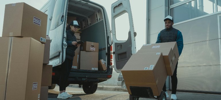 Professionals collecting items in cardboard boxes as they know that pick-up storage services are ideal for Manhattan residents