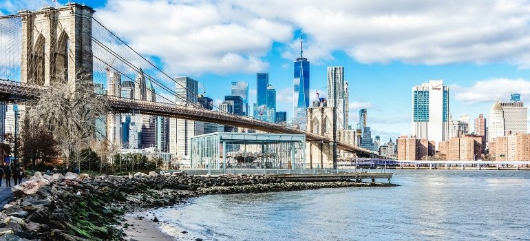 The shore in Dumbo, NYC