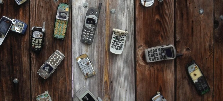 Outdated mobile phones as an example of the unnecessary items people keep in storage.