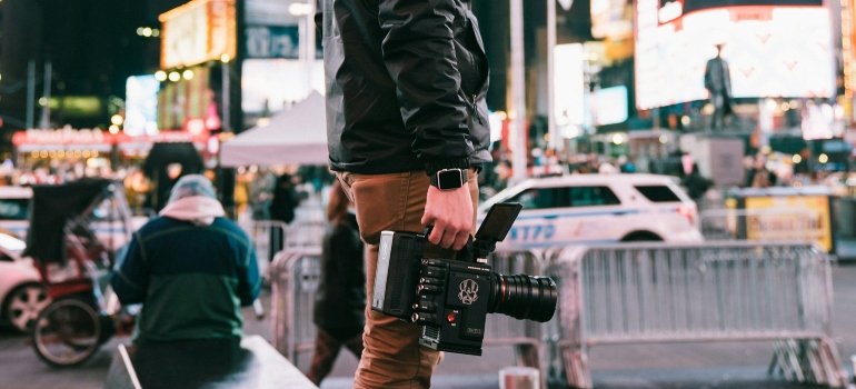 Filmmaker in NYC paying attention to the fun activities in Manhattan and Brooklyn.