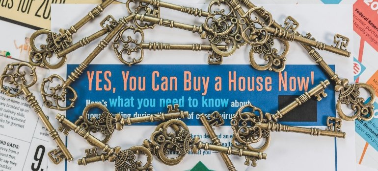 House keys on a brochure.