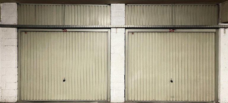A two storage unit.