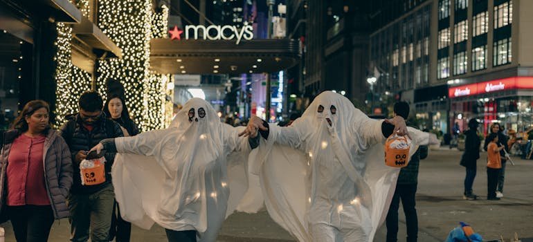 People on the street in NYC during Thanksgiving