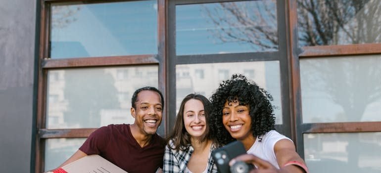 Two people taking selfie with a mover