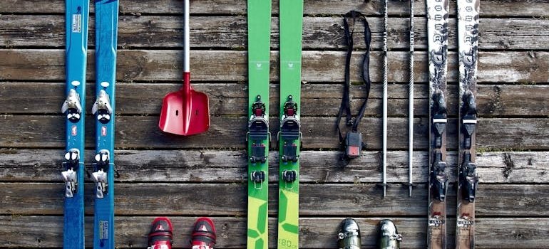 Skii equipment
