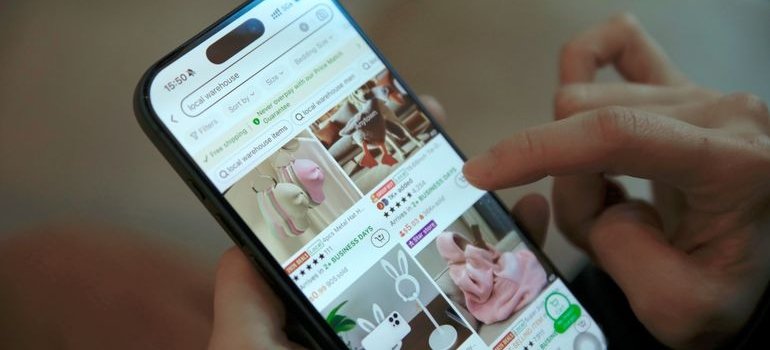 A person using one of the apps to help you sell things before your move